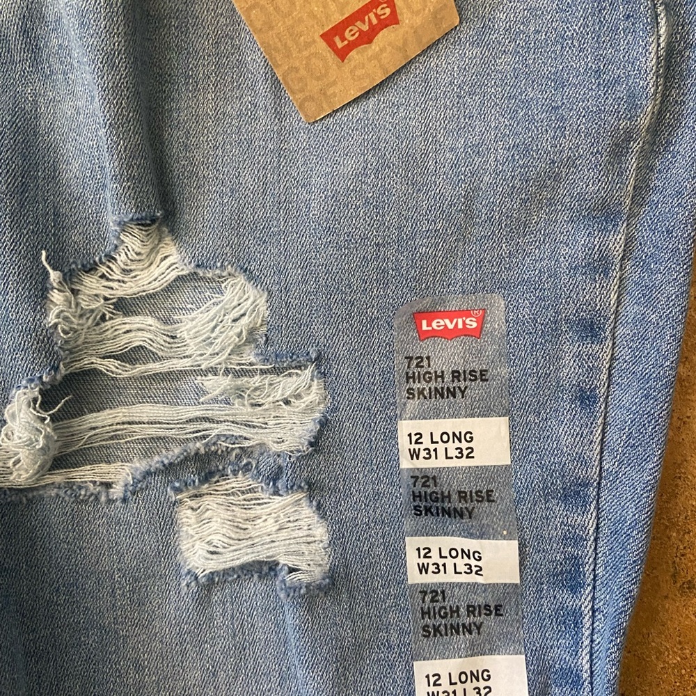 Brand new Levi Jeans size 12 high rise skinny